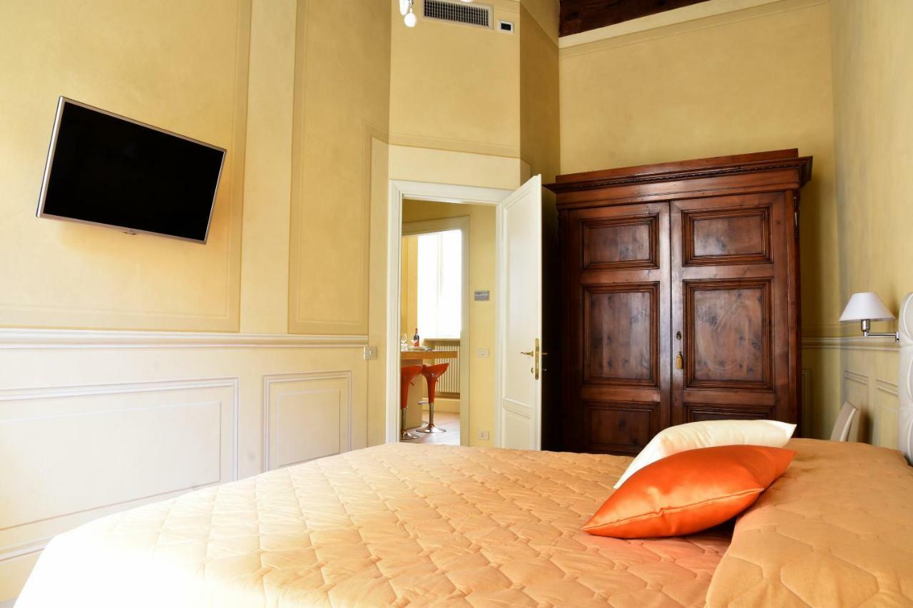 Stella Polare - Luxury Apartment ลุคคา ภายนอก รูปภาพ